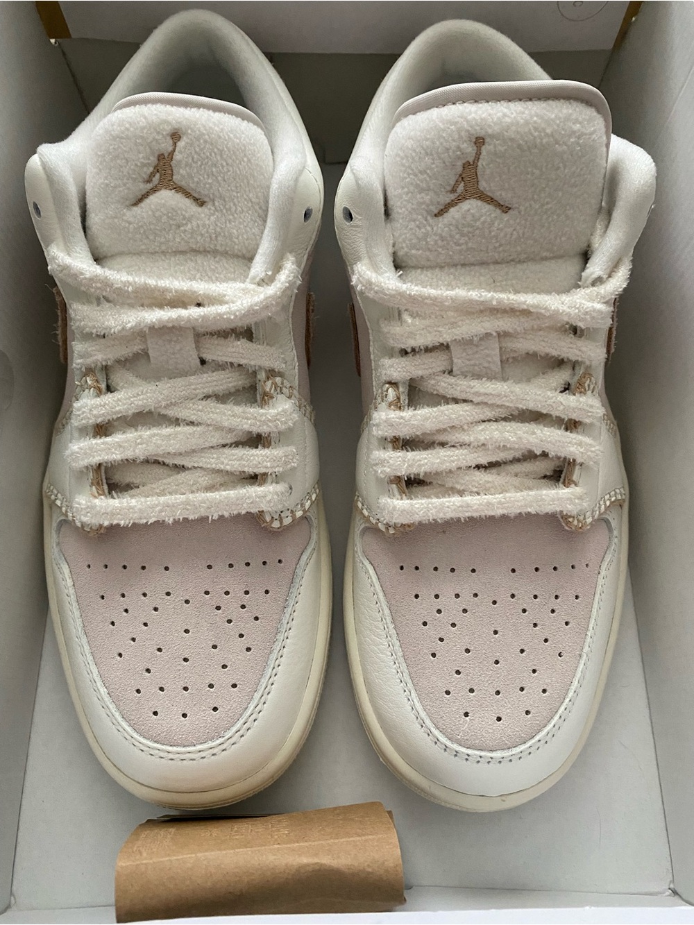 Nike women’s AIR JORDAN LOW SE Sneakers in White and Light Pink